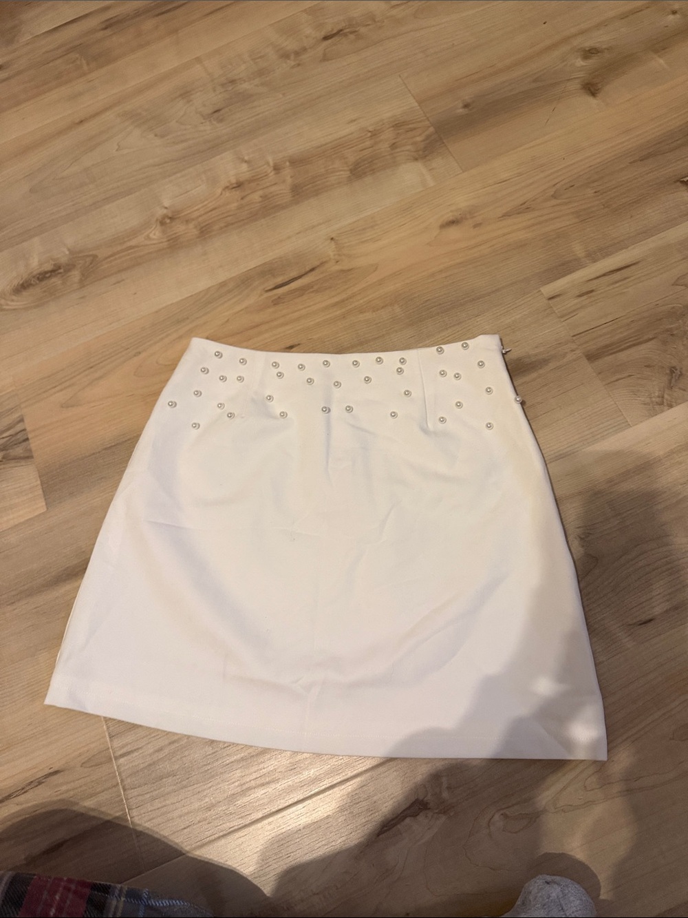 NWT size 6 white mini skirt with pearl details and zipper